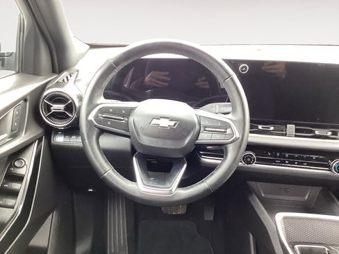 Used 2025 Chevrolet Equinox LT image 12