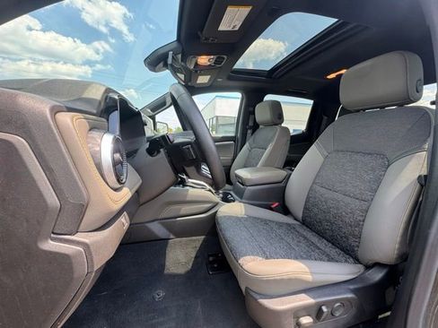 Used 2024 Chevrolet Colorado ZR2 w/ Safety Package AWD/4WD image 11