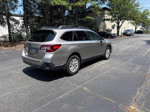 Used 2018 Subaru Outback 2.5i Premium AWD/4WD image 7