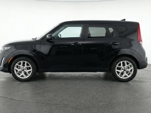 Used 2025 Kia Soul LX w/ LX Technology Package image 5