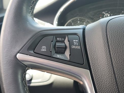 Used 2022 Buick Encore Preferred AWD/4WD image 22