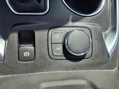 Used 2023 Chevrolet Traverse LT w/ LT Premium Package FWD image 10