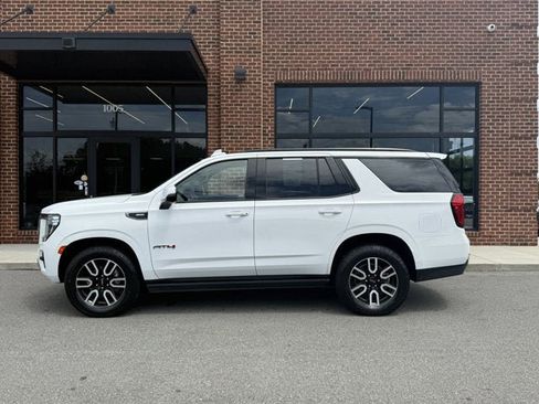 Used 2022 GMC Yukon AT4 AWD/4WD image 3
