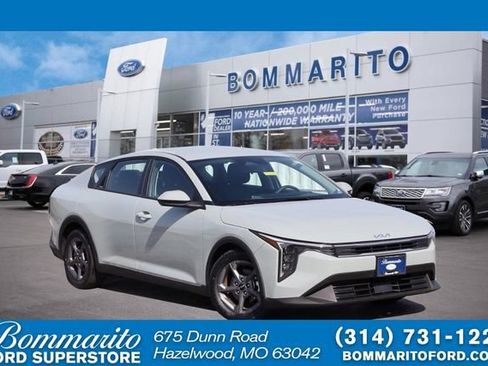Used 2025 Kia K4 FWD image 1