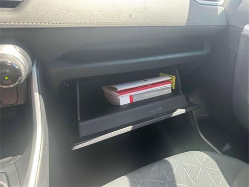 Used 2021 Toyota RAV4 XLE image 33