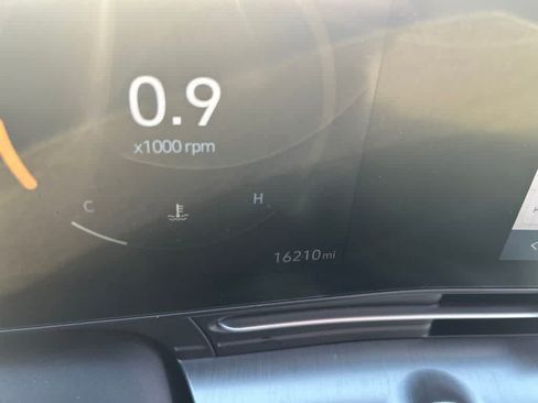Used 2024 Hyundai Kona SEL w/ Convenience Package FWD image 7