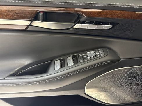 Used 2018 Genesis G90 3.3T Premium RWD image 17