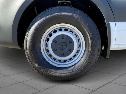 Used 2025 Mercedes-Benz Sprinter 2500 image 15