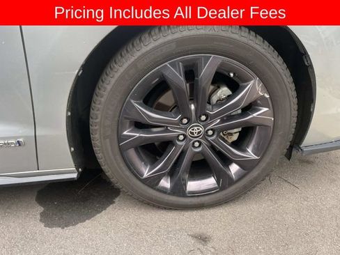 Used 2021 Toyota Sienna XSE w/ XSE Plus Package FWD image 11