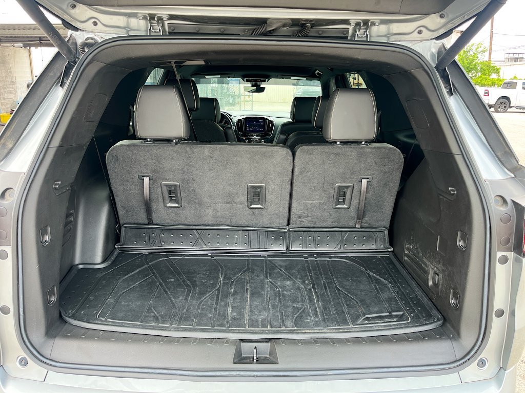 Used 2023 Chevrolet Traverse Premier FWD image 27