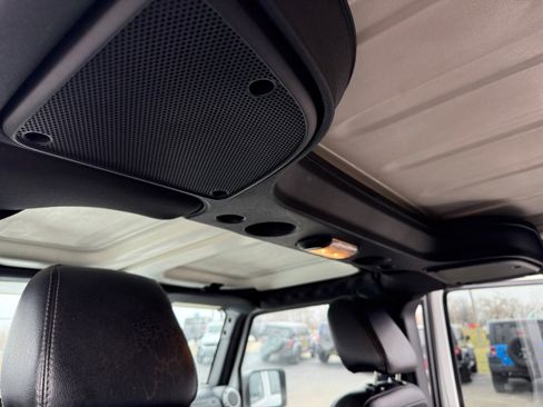 Used 2015 Jeep Wrangler Unlimited Rubicon AWD/4WD image 29