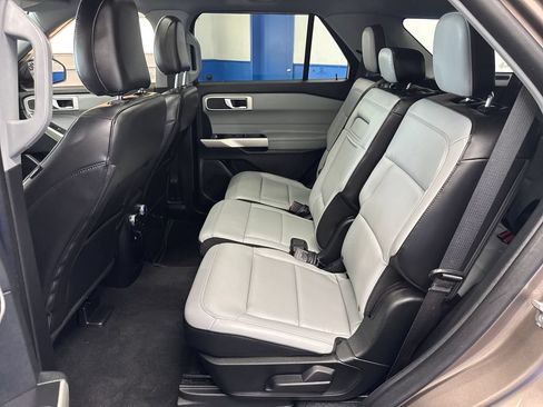 Used 2021 Ford Explorer XLT w/ Equipment Group 202A AWD/4WD image 26