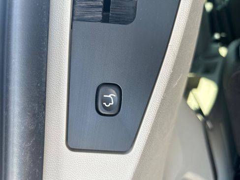 Used 2020 Dodge Grand Caravan SXT FWD image 24