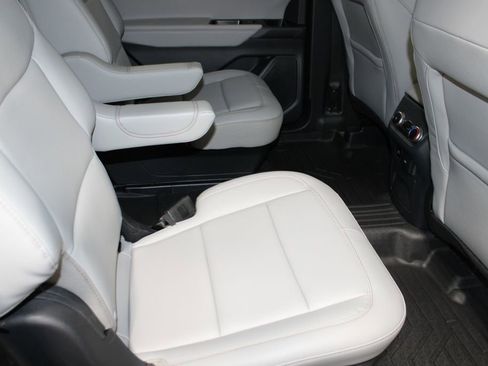 Used 2025 Ford Explorer Active w/ Active Comfort Package image 28