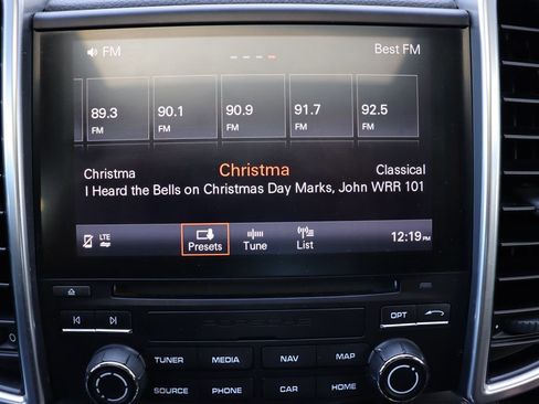 Used 2018 Porsche Cayenne Platinum Edition image 26