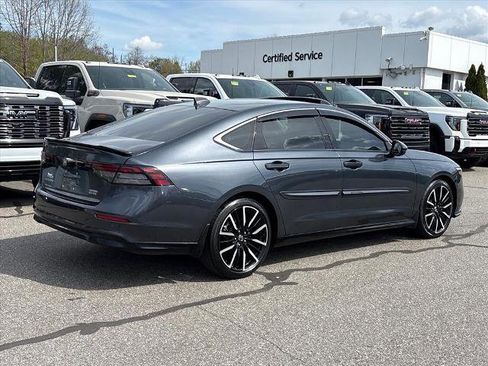 Used 2023 Honda Accord Touring image 2