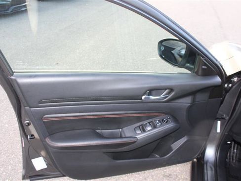 Used 2022 Nissan Altima 2.5 SR image 10