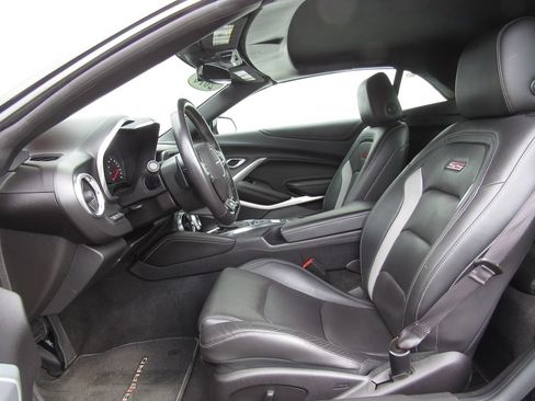 Used 2016 Chevrolet Camaro SS RWD image 11