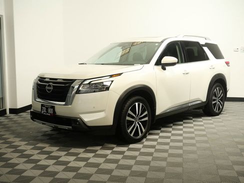 Used 2024 Nissan Pathfinder Platinum AWD/4WD image 4