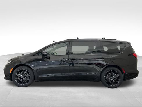 Used 2025 Chrysler Pacifica Limited FWD image 2