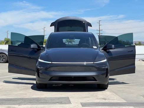 Used 2026 Tesla Model Y Long Range AWD/4WD image 21