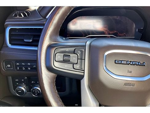 Used 2022 GMC Yukon XL Denali AWD/4WD image 11