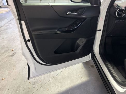 Used 2025 Chevrolet Equinox LT image 25