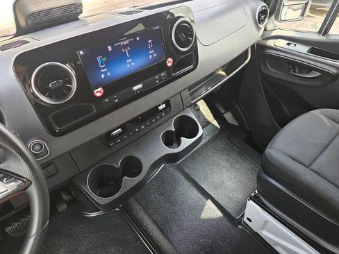 Used 2025 Mercedes-Benz Sprinter 2500 image 20