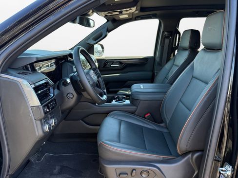 Used 2025 GMC Yukon XL AT4 AWD/4WD image 9