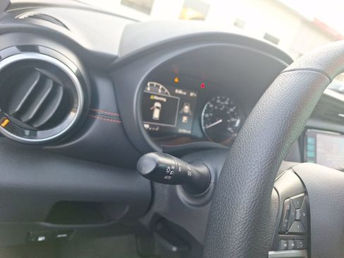 Used 2022 Nissan Kicks SR image 18