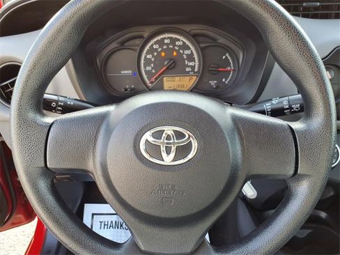 Used 2015 Toyota Yaris L image 8