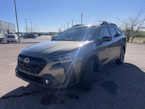 Used 2025 Subaru Outback Onyx Edition image 3
