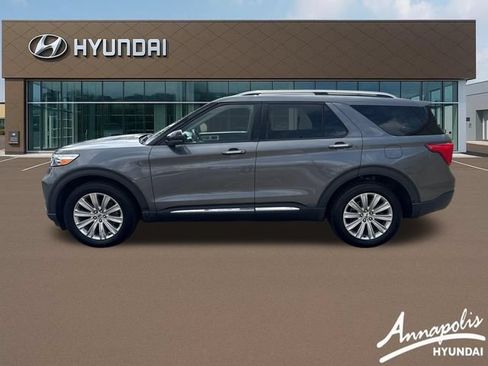 Used 2022 Ford Explorer Limited w/ Equipment Group 301A AWD/4WD image 2