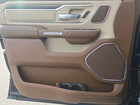 Used 2019 RAM 1500 Laramie RWD image 28