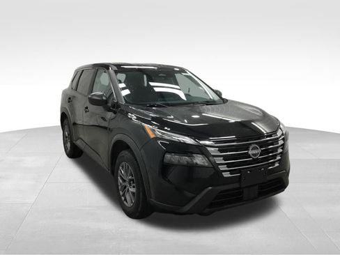 Used 2024 Nissan Rogue S AWD/4WD image 3