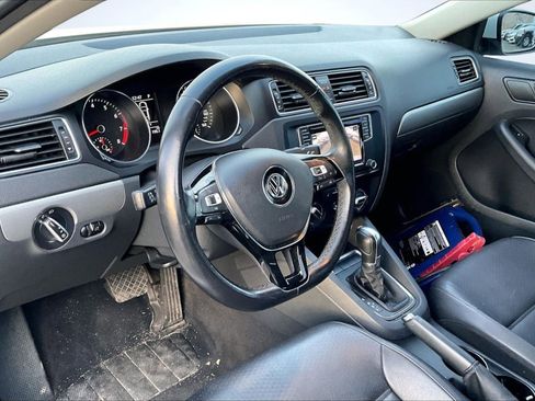 Used 2017 Volkswagen Jetta SE image 14
