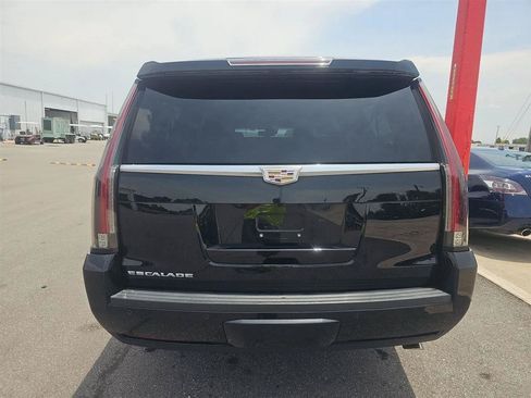 Used 2016 Cadillac Escalade ESV Platinum AWD/4WD image 5