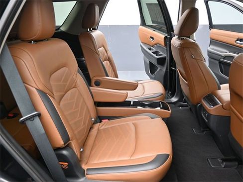 Used 2022 Nissan Pathfinder Platinum w/ Cargo Package image 29