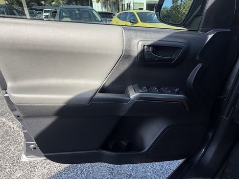Used 2022 Toyota Tacoma SR5 RWD image 21
