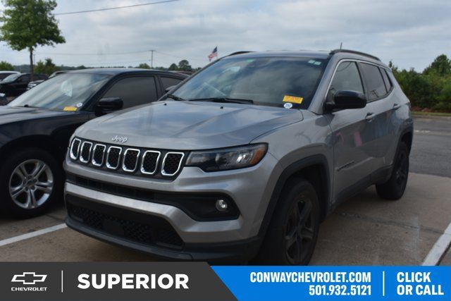 Used 2024 Jeep Compass Latitude AWD/4WD image 1