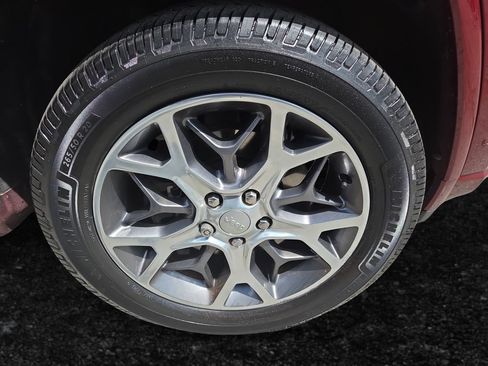Used 2021 Jeep Grand Cherokee Overland AWD/4WD image 24
