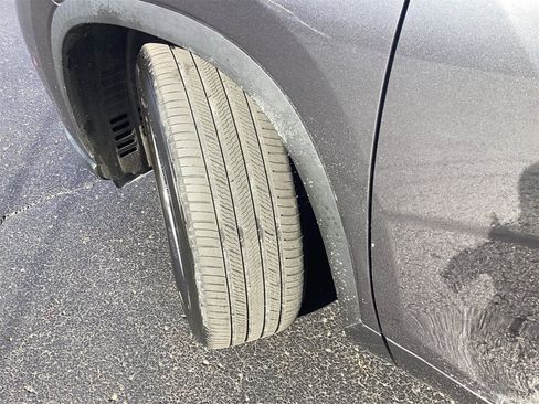 Used 2023 Toyota Highlander L image 27