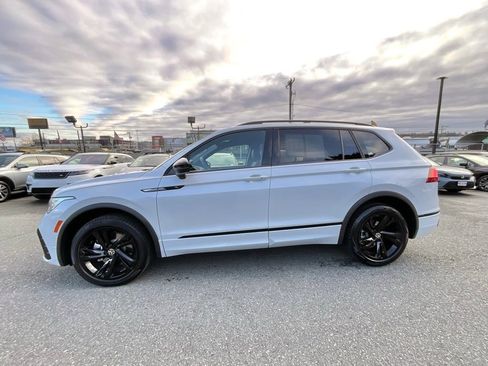 Used 2023 Volkswagen Tiguan SE R-Line image 6
