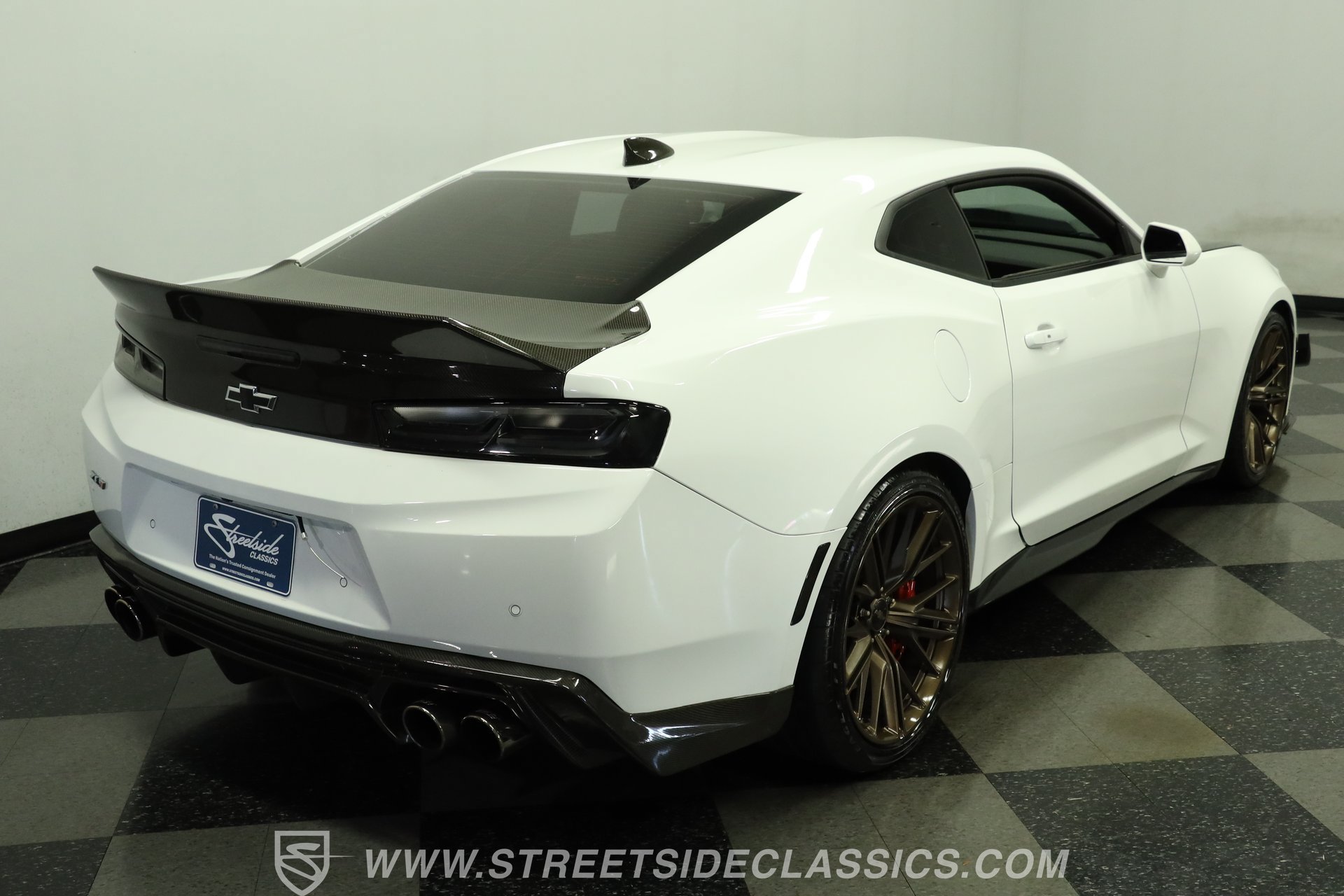 Used 2018 Chevrolet Camaro ZL1 RWD image 11