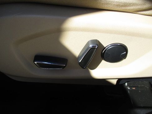 Used 2017 Ford Explorer XLT w/ Equipment Group 201A image 37