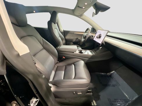 Used 2025 Tesla Model Y Performance image 22