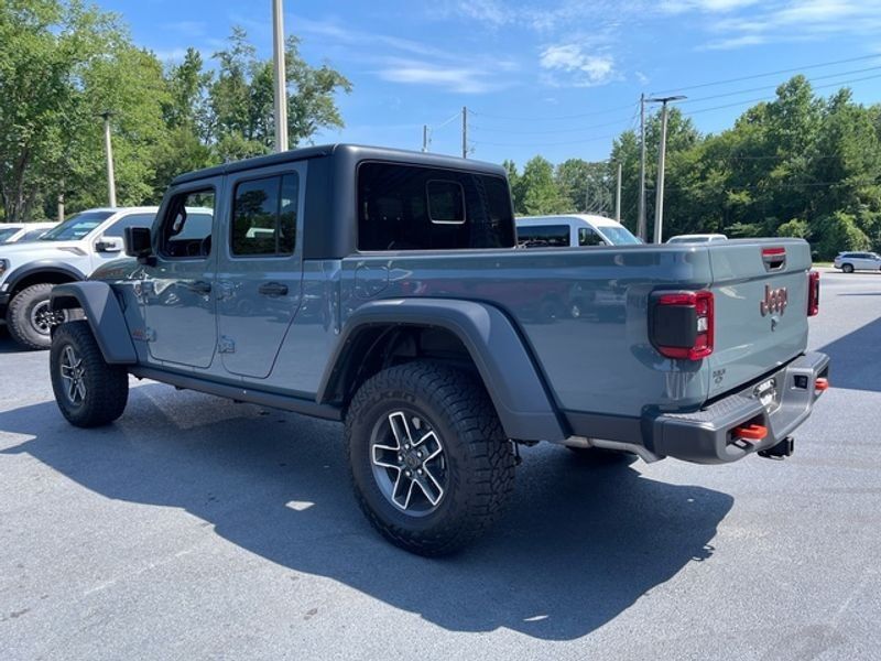 Used 2024 Jeep Gladiator Mojave w/ Technology Group AWD/4WD image 11