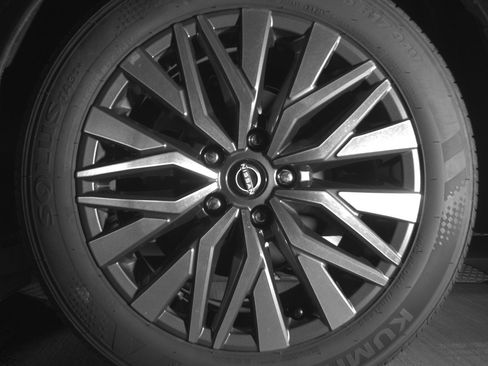 Used 2025 Nissan Altima 2.5 SV FWD image 14