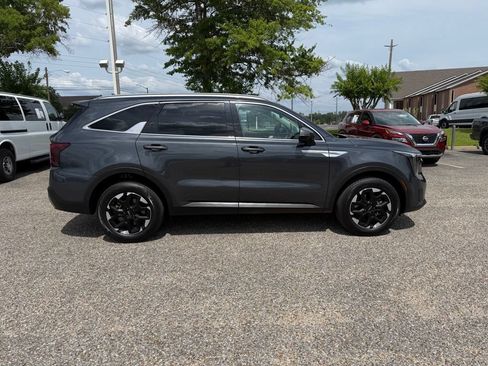 Used 2024 Kia Sorento S AWD/4WD image 2