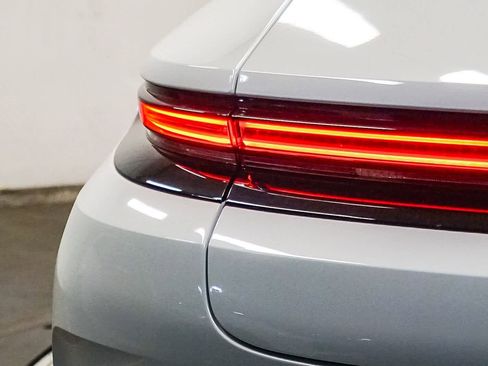 Used 2024 Porsche Panamera 4 image 11